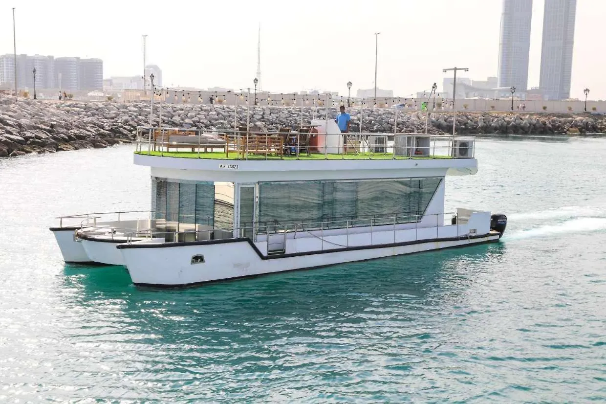 Båthotell Butinah Charters Yacht Rental Abu Dhabi