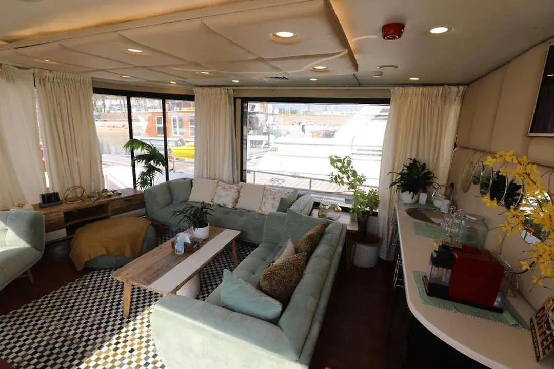 Butinah Charters Yacht Rental Abu Dhabi Botel